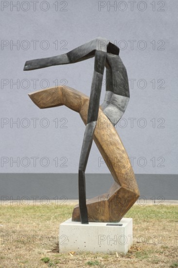 Sculpture Der Sprung by Beate Debus, Modern art, Abstract art, two, figures, jump, movement, intertwined, together, into each other, bars, beams, spa hotel, Bad Königshofen, Rhön, Lower Franconia, Franconia, Bavaria, Germany