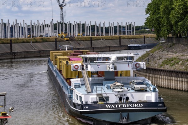 Construction of a new logistics hall on the Mercatroinsel, Hall 2, next to an existing hall, approx. 25, 000 square metres in size, in Duisburg-Ruhrort, shell construction, container freighter leaving the Vincke Canal for the Rhine, North Rhine-Westphalia, Germany