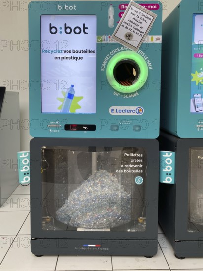 B:Bot Recycling, recycling machine, recycling machine for plastic bottles, plastic waste, by E.Leclerc, Leclerc, supermarket, Fécamp, Normandy, Seine-Maritime, France