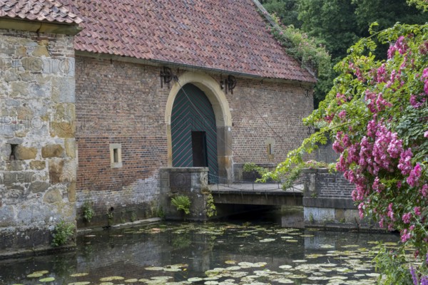 Drawbridge and gatehouse moated castle Haus Welbergen, Ochtrup-Welbergen, Münsterland, North Rhine-Westphalia, Germany