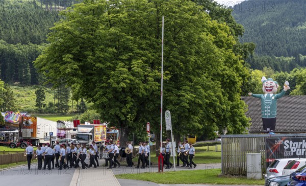 Shooting festival of the Schützenverein Saalhausen 1609 e.V. in the Sauerland, marching of the shooting companies in the village, march of the marching band, 3-day shooting festival, for 193 years, customs in the Hochsauerland district, North Rhine-Westphalia, Germany