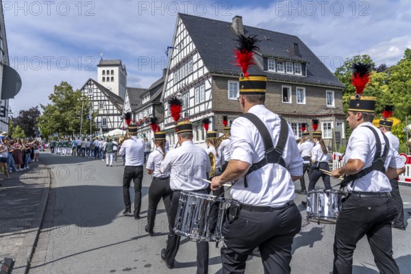 Shooting festival in Bad Fredeburg, in the Sauerland region, marching of the shooting companies in the town, parade, St. Georg shooting fraternity, 3-day shooting festival, for 193 years, marching band, customs in the Hochsauerland district, North Rhine-Westphalia, Germany