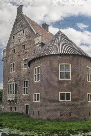 Historic moated castle, round tower, Renaissance Raesfeld Castle, Freiheit Raesfeld, Münsterland