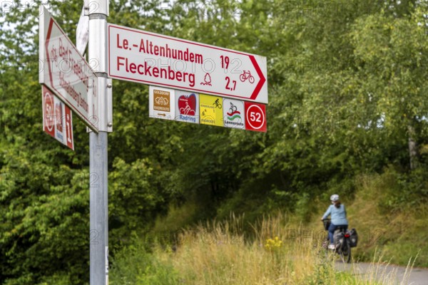Sauerlandring cycle path, an 84 km long circular cycle path between the towns of Finnentrop, Eslohe, Schmallenberg and Lennestadt, mostly on former railway lines, signposts, here near Schmallenberg, Sauerland, North Rhine-Westphalia, Germany