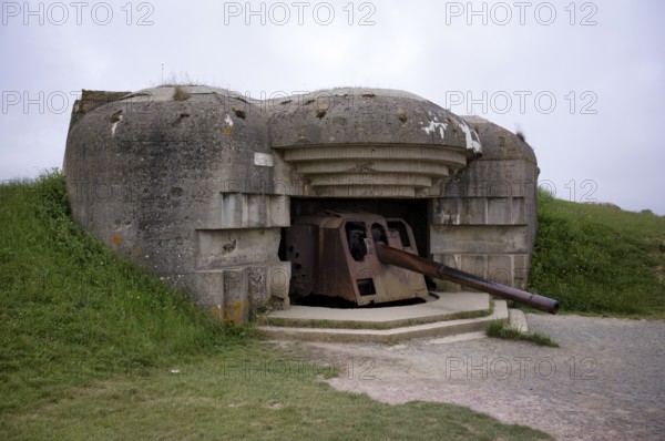 German Krupp 15 cm cannon, gun, in the bunker of the Le Chaos battery, gun battery, Atlantic Wall, Second World War, D-Day, Operation Overlord, Longues-sur-Mer, Normandy, Calvados, France