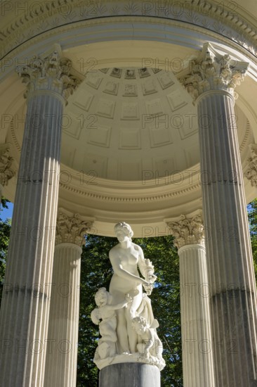 Statue of Venus with Cupid in the Temple of Venus above the terraced gardens, park of Linderhof Castle, UNESCO World Heritage Site, Ettal, Unterammergau, Garmisch-Partenkirchen, Upper Bavaria, Bavaria, Germany