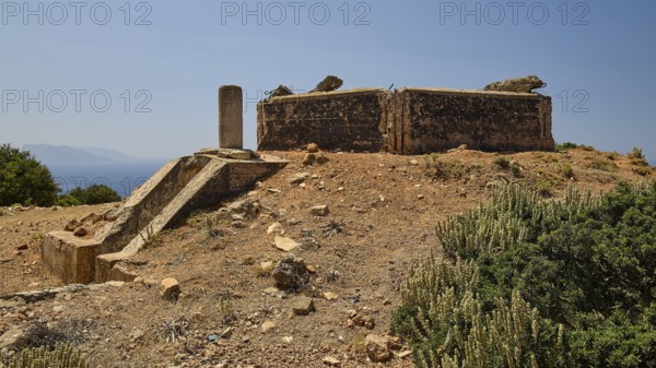 Abandoned ruin with column stump on a hill with vegetation, Lost Place, Air Defence Position, Aerophone, Parabolic Acoustic Mirror, Patella Mountain, WW2, west of Lakki, Leros, Dodecanese, Greek Islands, Greece