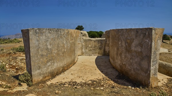 Small concrete structure with vegetation and clear sky in an arid landscape, Lost Place, Air Defence Position, Aerophone, Parabolic Acoustic Mirror, Patella Mountain, WW2, west of Lakki, Leros, Dodecanese, Greek Islands, Greece