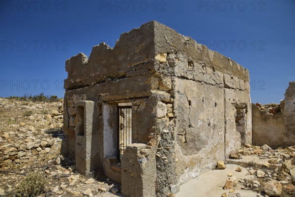 Old, dilapidated stone building, Lost Place, Air Defence Position, Aerophone, Parabolic Acoustic Mirror, Patella Mountain, WW2, west of Lakki, Leros, Dodecanese, Greek Islands, Greece