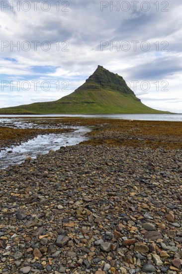 Kirkjufell mountain, film set, coastline near Grundarfjördur, Snæfellsnes peninsula, Vesturland, Iceland