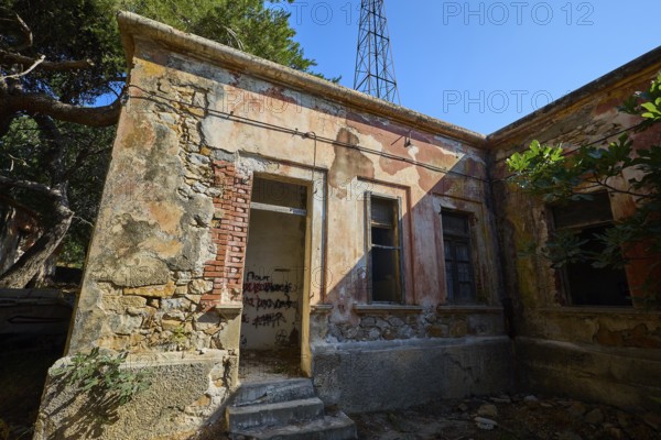 Lost Place, Overgrown old building with graffiti and open doorway, surrounded by vegetation, Radio Station, WW2, Agios Nikolaos Radio, Agia Marina, Leros, Dodecanese, Greek Islands, Greece