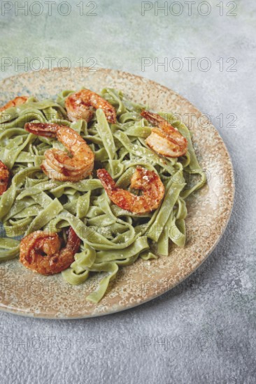 Tagliatelle with spinach, in cream sauce, with shrimp, homemade, no people