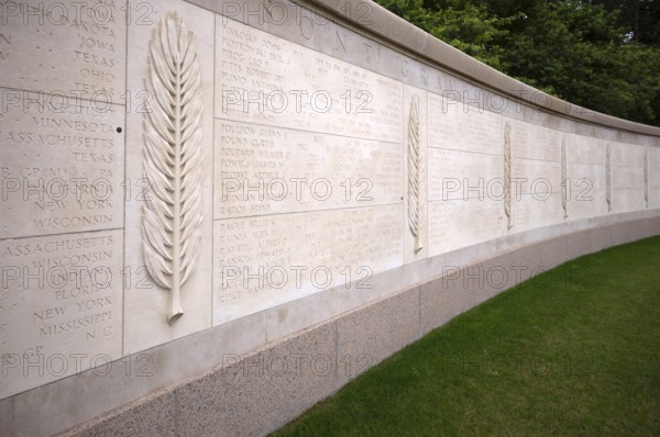 Wall of the Missing, wall with the names of missing US soldiers, military cemetery, American Normandy Cemetery, Normandy American Cemetery and Memorial, Omaha Beach, D-Day, Operation Overlord, Saint-Laurent-sur-Mer near Colleville-sur-Mer, Normandy, Calvados, France