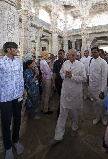 Pujya Deepakbhai, spiritual master, Adinath temple in Ranakpur, Jain temple, Rajasthan, India