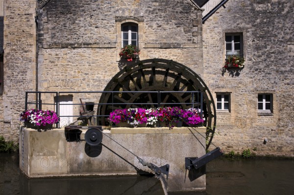 Mill wheel, mill, tanners' quarter, river Aure, old town, Bayeux, Normandy, Calvados, France