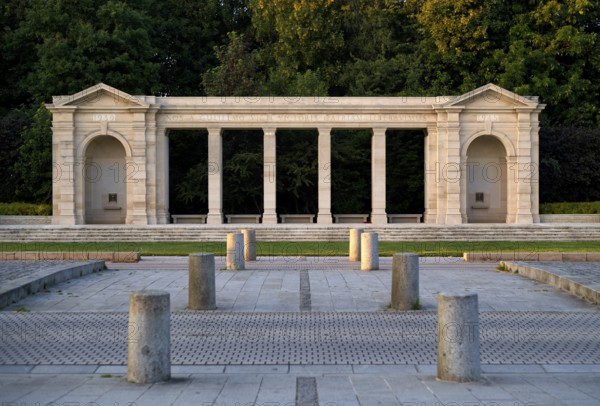 Bayeux Mémorial, memorial in honour of the missing soldiers, British and German military cemetery, Cimetière militaire britannique, D-Day, Operation Overlord, Bayeux, Normandy, Calvados, France