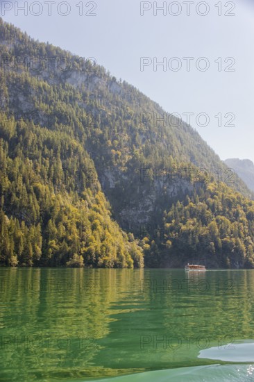 Königssee, mountain lake in the municipality of Schönau am Königssee, district of Berchtesgadener Land. It is nestled between the steep slopes of the Watzmann and Hagengebirge mountains and has a fjord-like character. It is one of the cleanest lakes in Germany. Navigation since the 18th century. Upper Bavaria, Bavaria