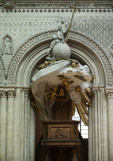 Interior view, angel on pulpit, holding a golden sword, Cathédrale Notre-Dame de Bayeux, Bayeux, Calvados, France