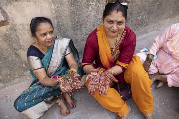 Indian woman show hands painted with henna, Mehrangarh or Meherangarh Fort, Jodhpur, Rajasthan, India