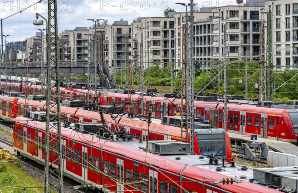 Bridge at Camberger Straße, Galluswarte, Deutsche Bahn, tracks and trains, Frankfurt am Main, Hesse, Germany