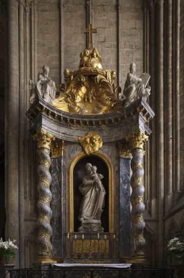 Interior view, statue of St Joseph, altarpiece by Jean-Baptiste Dupuis, Cathédrale Notre-Dame d'Amiens, Amiens, Somme, France