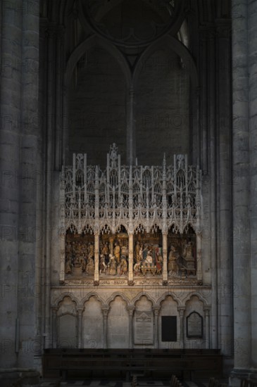 Interior view, tomb and decorations, crossing, Cathédrale Notre-Dame d'Amiens, Amiens, Somme, France
