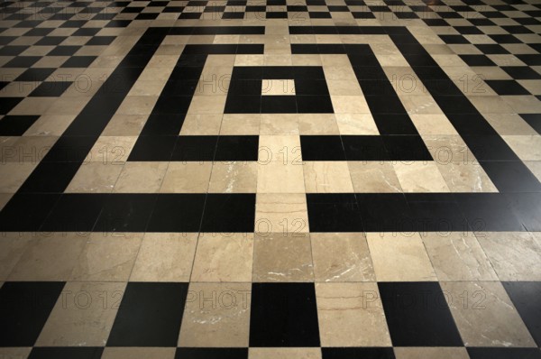 Interior view, floor labyrinth, Cathédrale Notre-Dame d'Amiens cathedral, Amiens, Somme, France