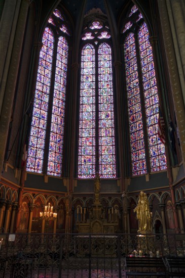 Interior view, Madonna, Madonna statue, Chapel Chapelle Saint-Jacques-le-Majeur, also Sacré-Coeur, radial chapel, ambulatory, Cathedral Cathédrale Notre-Dame d'Amiens, Amiens, Somme, France