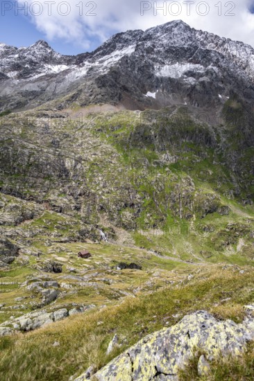 Elberfelderhütte mountain hut in the upper Gössnitztal valley, Wiener Höhenweg, Schober group, Hohe Tauern National Park, Carinthia, Austria