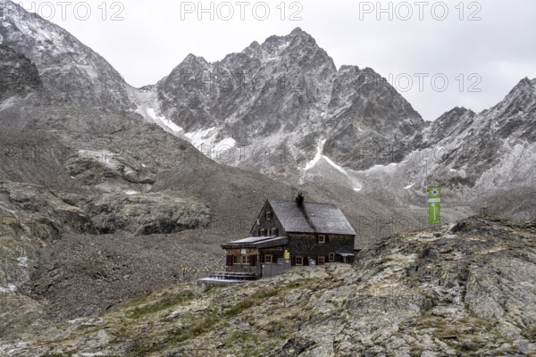 Vienna High Trail at the Adolf Nossberger Hut, Schober Group, Hohe Tauern National Park, Carinthia, Austria