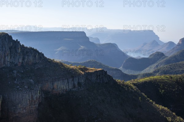View of the Blyde River gorge, Lowveld Viewpoint, in the evening light, canyon landscape, Blyde River Canyon, Panorama Route, Mpumalanga, South Africa