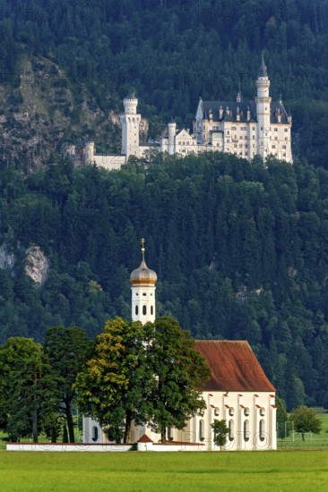 Pilgrimage church of St Coloman, Baroque, Neuschwanstein Castle by King Ludwig II, fairytale castle in the Neo-Romanesque style, UNESCO World Heritage Site, warm evening light, Schwangau, Füssen, Allgäu, Swabia, Bavaria, Germany