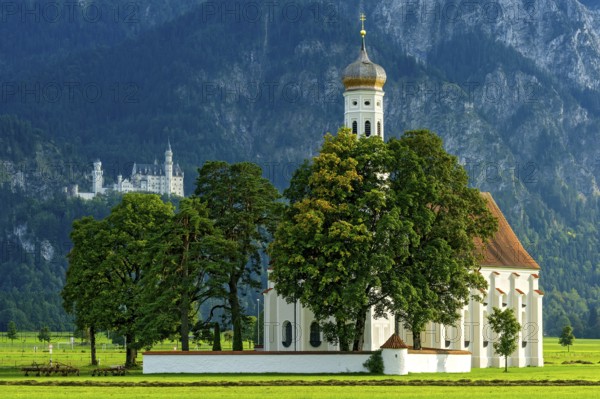 Pilgrimage church of St Coloman, Baroque, Neuschwanstein Castle by King Ludwig II, fairytale castle in the Neo-Romanesque style, UNESCO World Heritage Site, warm evening light, Schwangau, Füssen, Allgäu, Swabia, Bavaria, Germany