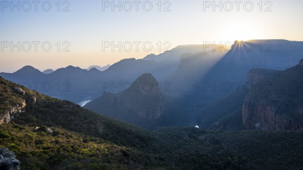 Sunstar, Panorama, Blyde River Canyon with summit Three Rondawels, View of canyon with Blyde River and Table Mountains in the evening light, Canyon landscape, Panorama Route, Mpumalanga, South Africa
