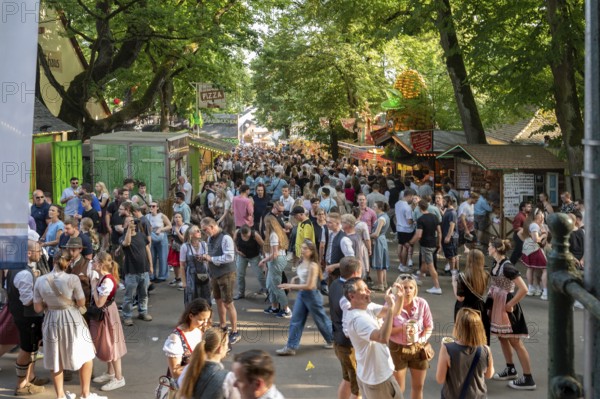 Erlanger Bergkirchweih, traditional twelve-day folk festival, Erlangen, Middle Franconia, Bavaria, Germany