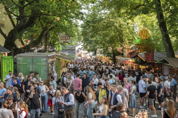 Erlanger Bergkirchweih, traditional twelve-day folk festival, Erlangen, Middle Franconia, Bavaria, Germany