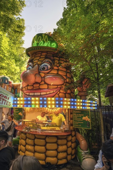 Showmen at the Erlangen Bergkirchweih, traditional twelve-day folk festival, Erlangen, Middle Franconia, Bavaria, Germany
