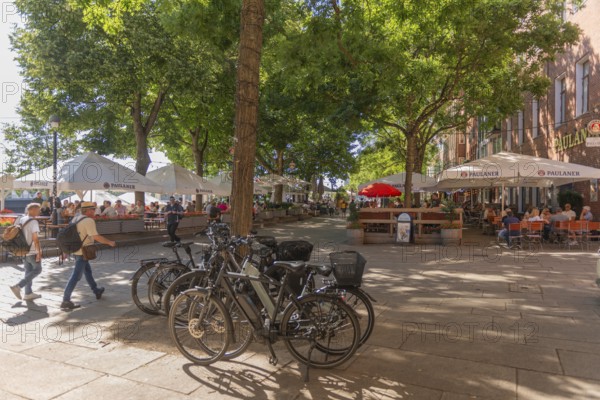 The Schlachte, historic riverside promenade along the Weser with restaurants and cafés in the shade of trees, outdoor seating area, pedestrian zone, bicycles, flower pots, backlight, Old Town, Hanseatic City of Bremen, Germany