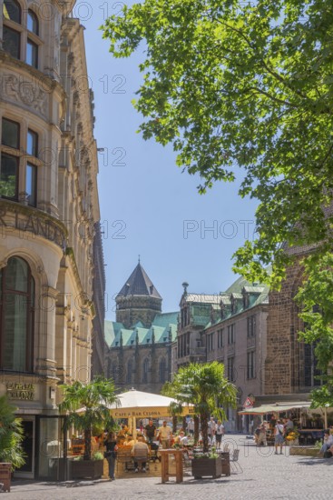 View along Unser Lieben Frauen churchyard, back of the town hall, UNESCO World Heritage Site, tower of St. Peter's Cathedral, Café Bar Celona, parasol, stall, flower pots with palm trees, Old Town, Hanseatic City of Bremen, Germany