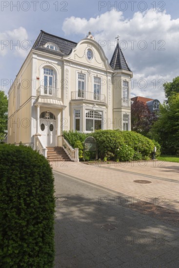 Living in the Schwachhausen district, façade of a Wilhelminian style villa with corner tower, architecture, ornamentation, staircase, car park, Hanseatic city of Bremen, Germany