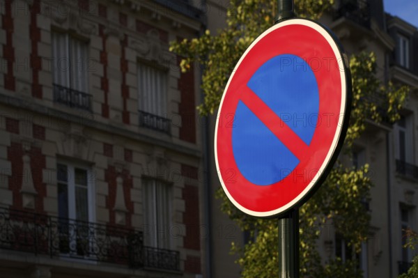 Sign, traffic sign, no stopping restrictions, Avenue de Champagne, Épernay, Marne, France