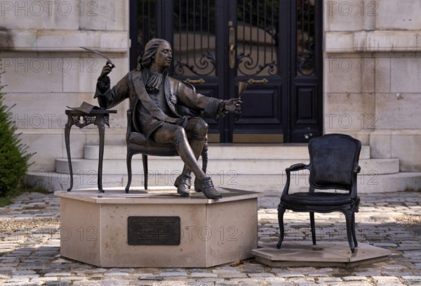 Statue of Louis XV in front of Hotel Champagne De Venoge, Épernay, Champagne, Marne, France