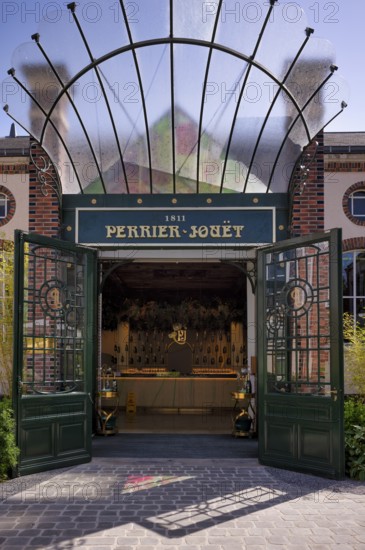 Tasting at the headquarters, head office, hotel, Champagne brand Champagne Perrier-Jouët, logo, Avenue de Champagne, Épernay, Marne, France