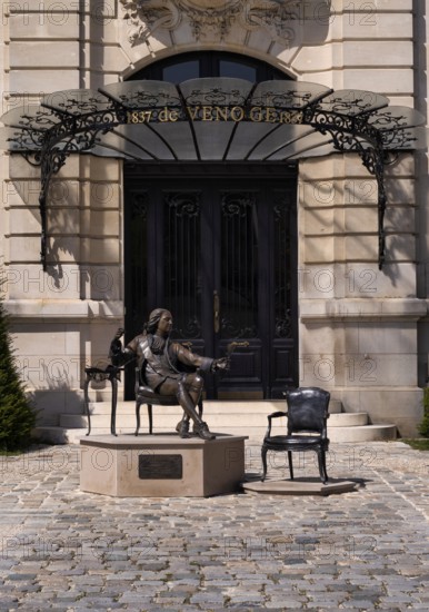 Statue of Louis XV in front of Hotel Champagne De Venoge, Épernay, Champagne, Marne, France