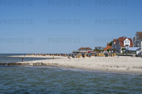 Beach chairs on sandy beach, building, Laboe, Baltic seaside resort, fjord, Baltic Sea, North Frisia, Schleswig-Holstein, Germany