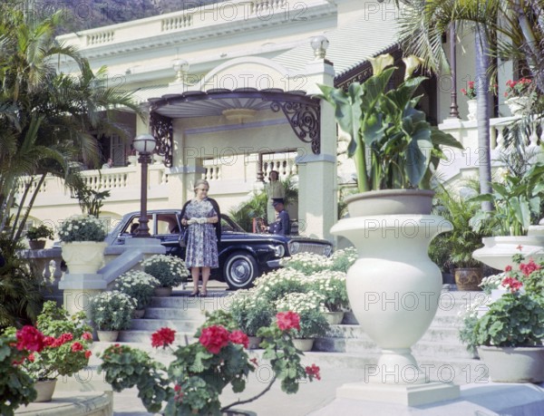 Entrance to Repulse Bay Hotel, Repulse Bay, Hong Kong, Asia 1964