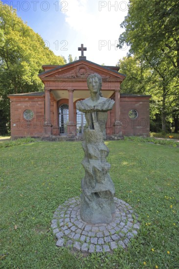 Caroline Hall built in 1763 with monument to Landgravine Karoline Henriette, wife of Louis IX of Hesse-Darmstadt, Caroline, sculpture, bust, stele, Old Cemetery, Pirmasens, Rhineland-Palatinate, Germany