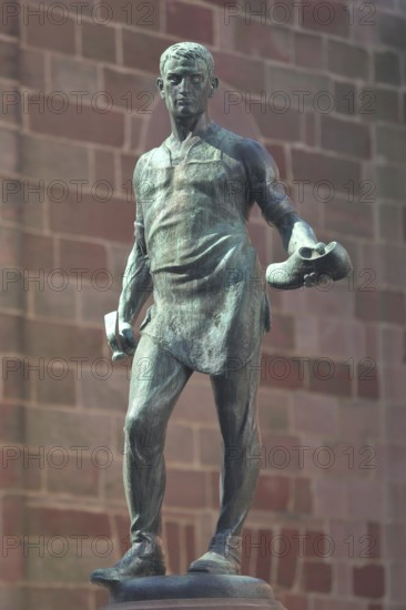 Cobbler's fountain with cobbler Johann Joß sculpture as a symbol of the former shoe industry and shoe production, manufacture, shoes, hammer, craftsman, male figure, bronze sculpture, fountain, Pirmasens, Rhineland-Palatinate, Germany