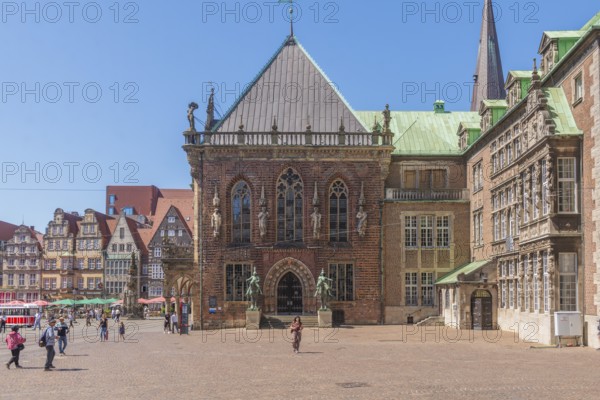 Market square with Old and New Town Hall, Heralds, Equestrian statue in front of the east portal of the Old Town Hall, UNESCO World Heritage Site, Market square with Roland and historic row of houses, Gastronomy, Old Town, Hanseatic City of Bremen, Germany