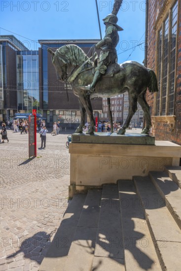 Heralds, equestrian statue at the east portal of the Old Town Hall, armoured rider with lance and helmet made of sheet copper, sculptor Rudolf Maison, shadow cast, in the background State Parliament, Bremen Parliament, Old Town, Hanseatic City of Bremen, Germany